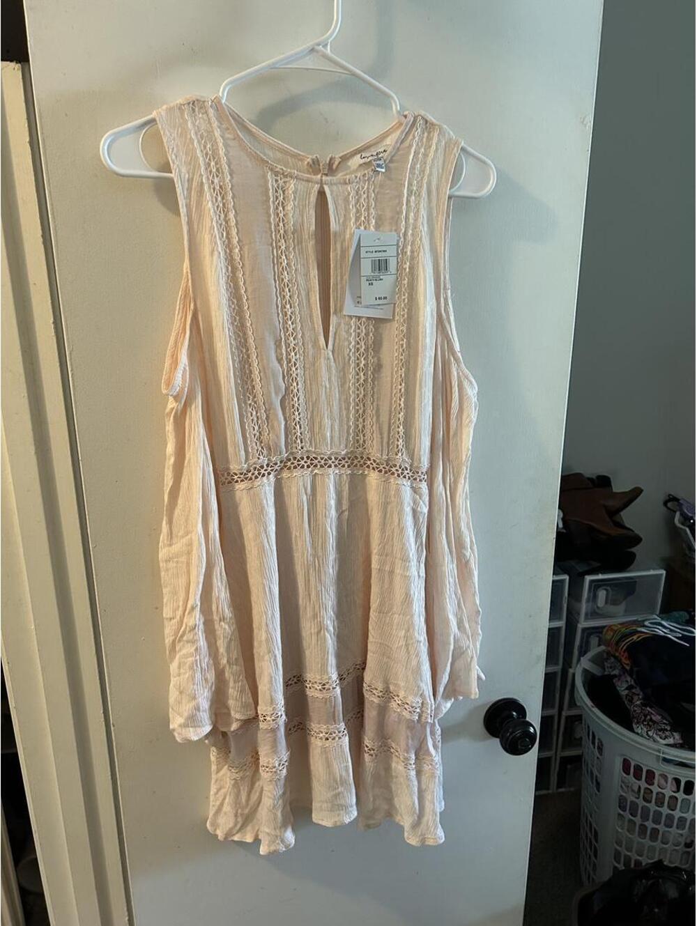 NWT Love & Fire cream lace dress and keyhole back and cold shoulder size XS